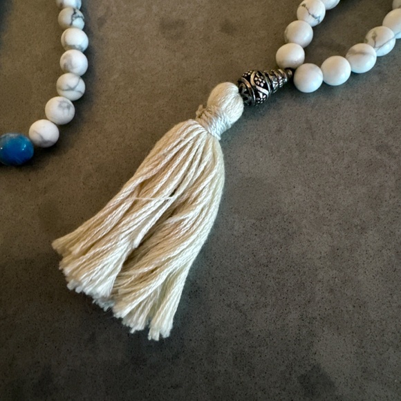 Genuine Crystal Mala Necklace Handmade Howlite Aquamarine Fluorite Quartz - Picture 2 of 3